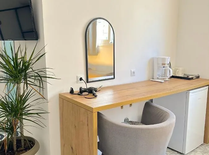 Апартаменты Falirala *